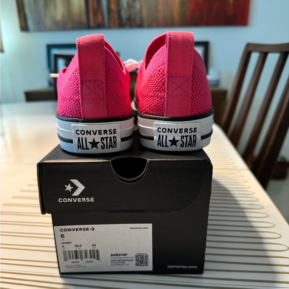 Women’s size 6 Chuck Taylor Converse All Star Shoreline in Fuchsia